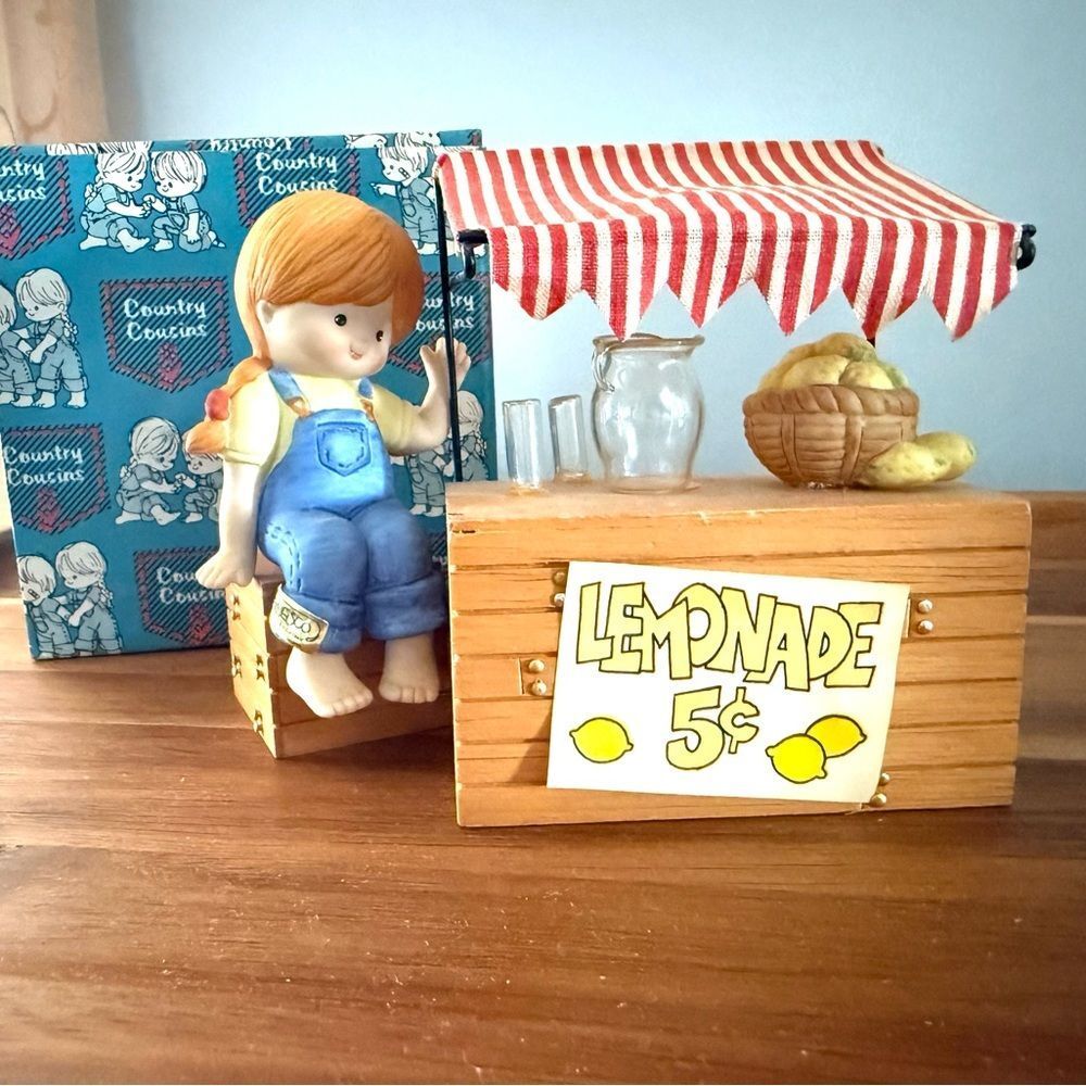 (1080) Enesco Country Cousins Katie Lemonade Stand  Wood Stand Bowl Lemons